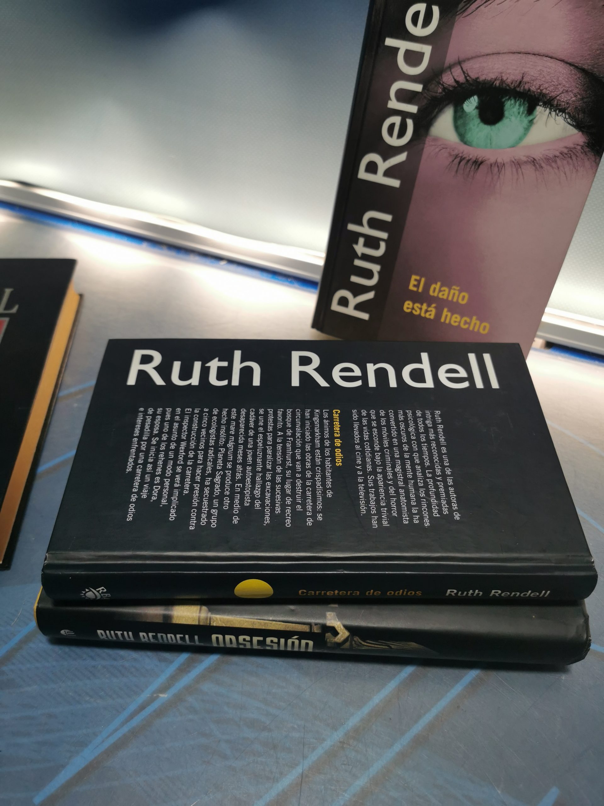 4 libros, 6 novelas del autor Ruth Rendell. - Imagen 4